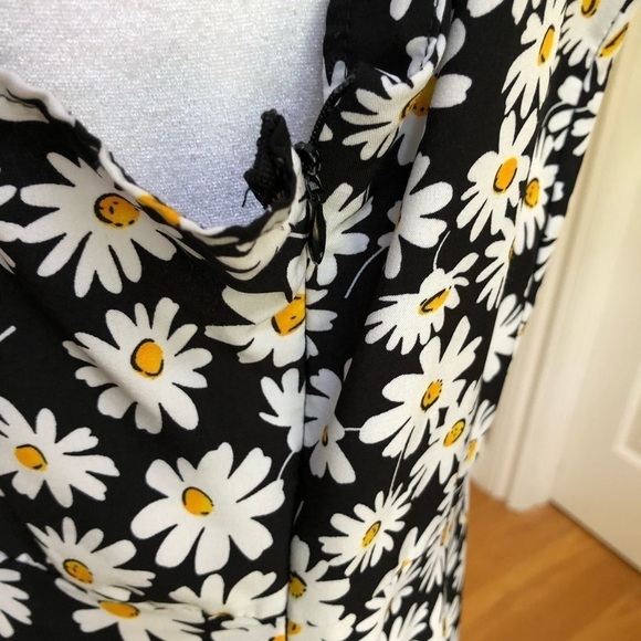 x Floral Dress Black White Yellow Daisies with Front Bow (M/L see meas) - Picture 6 of 6